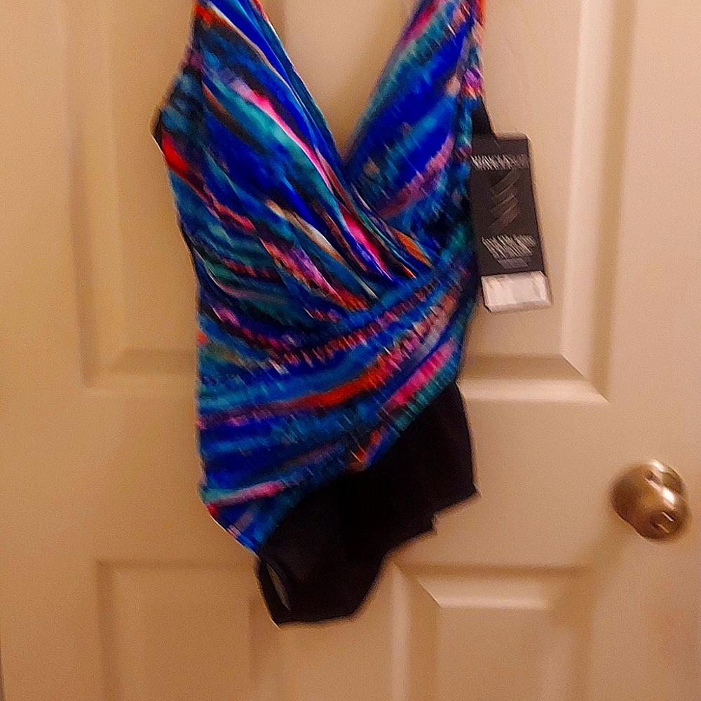 Miracle Suit Size 14 New, with underwire